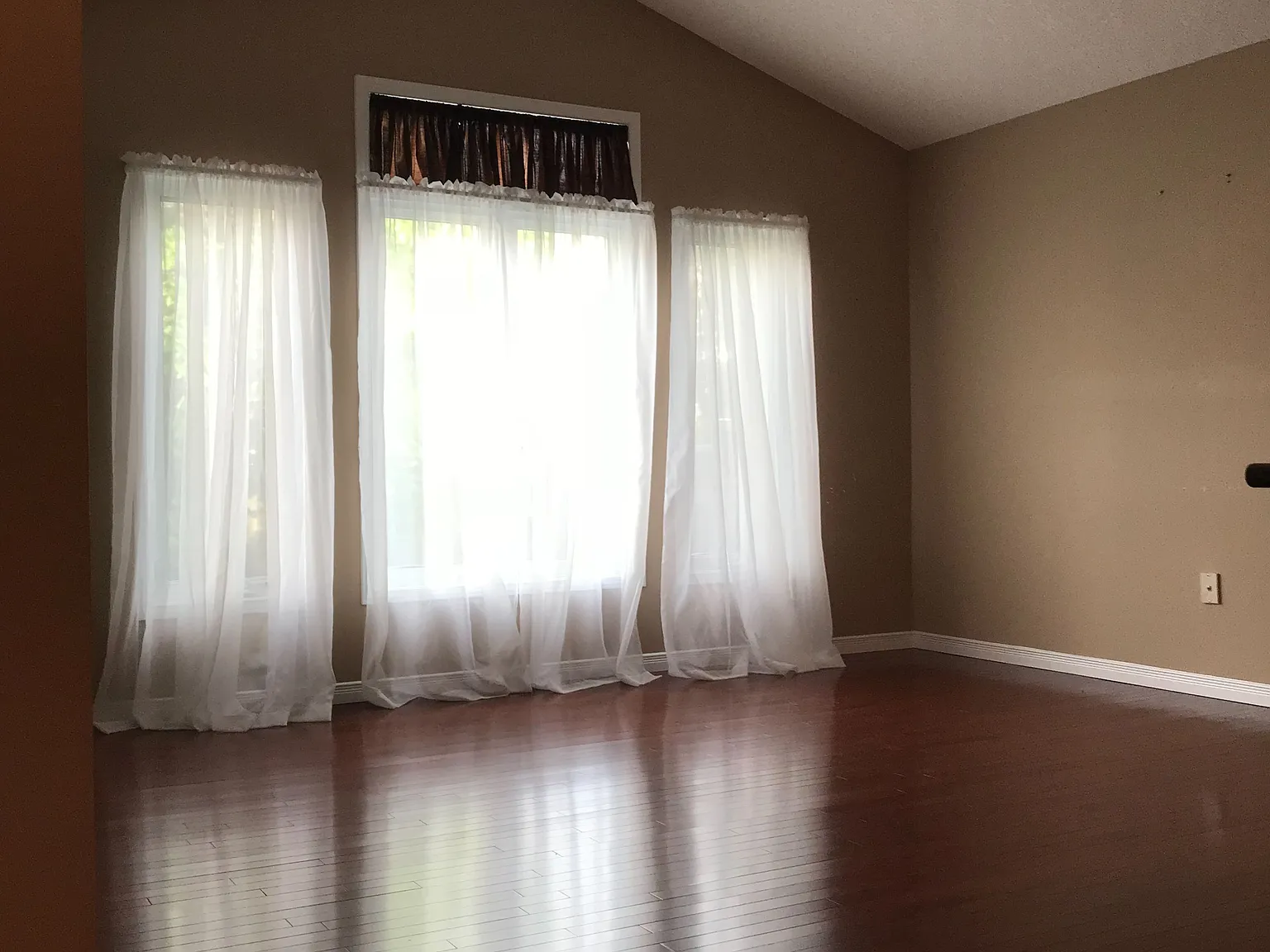 5 bed, $3,200 — Photo 4