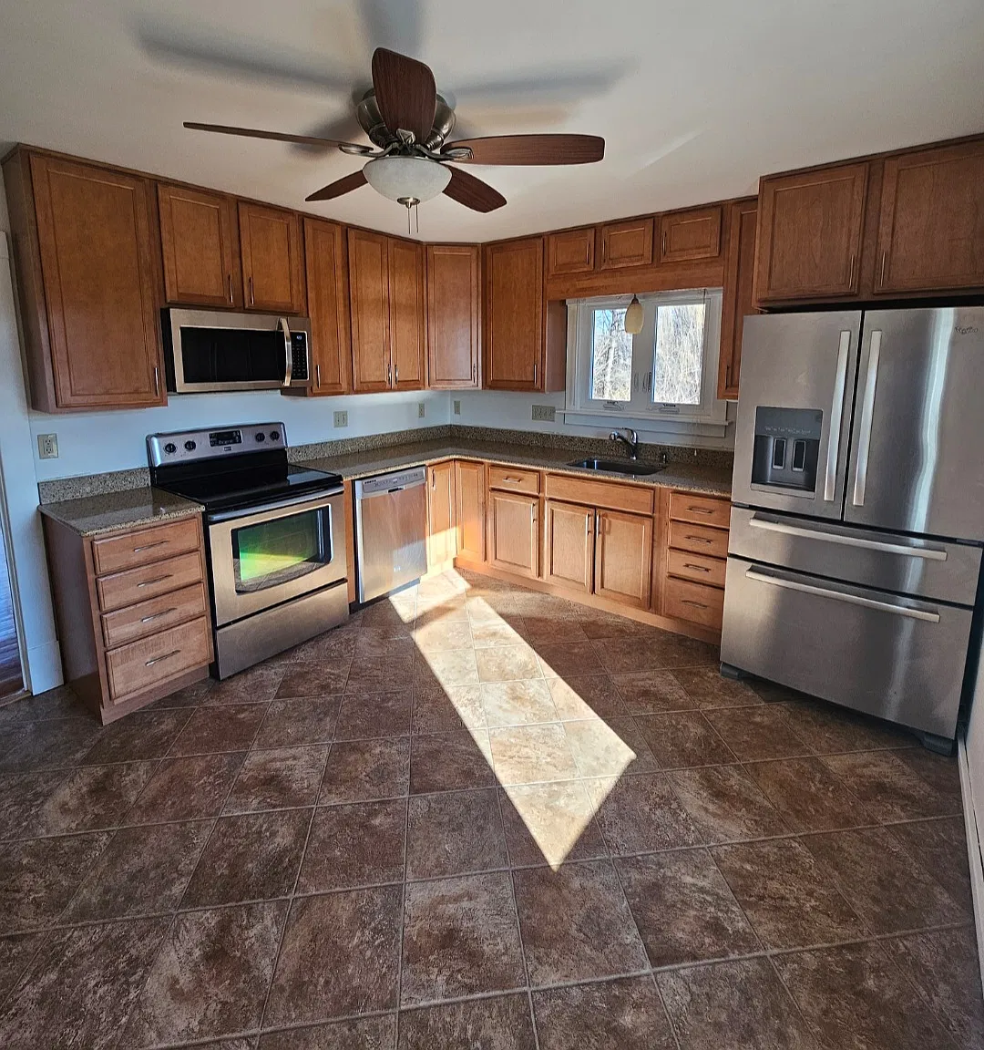 2 bed, 1100 sqft, $1,900 — Photo 2