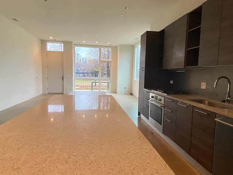 435 W Hobbie St — Photo 9