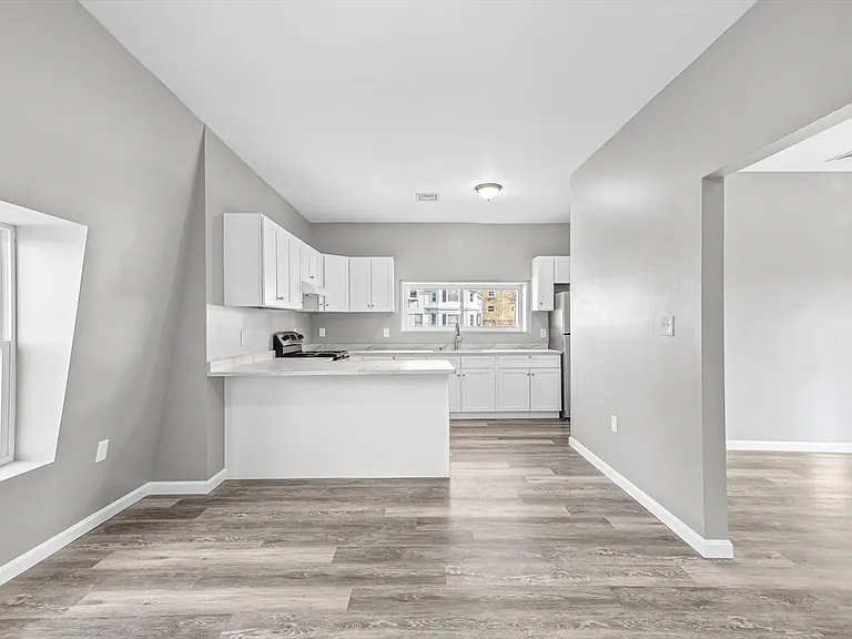 712 Eastern Ave #3 — Photo 3