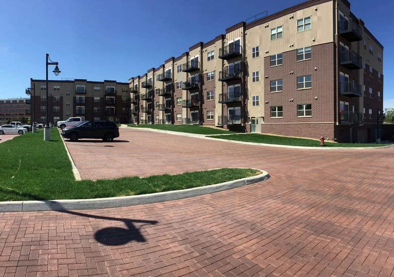 Grand Crossing — Photo 1