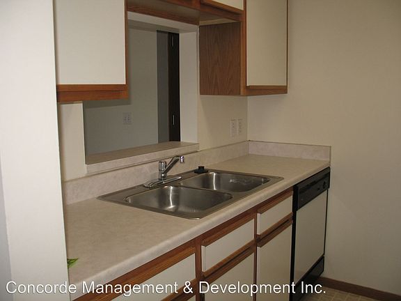 3rd image of 1144 Goodhue Blvd APT 07