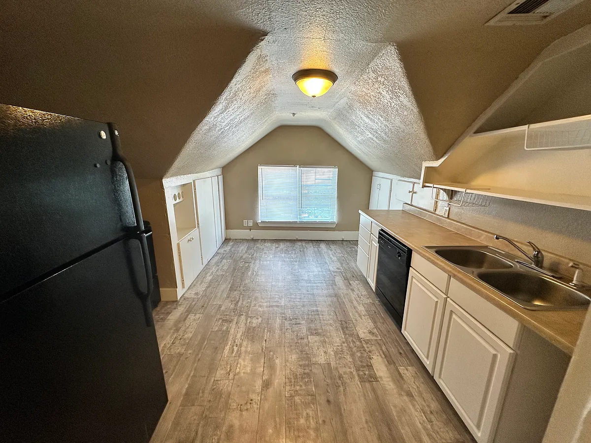 Building Photo - 719 Asp Ave #5