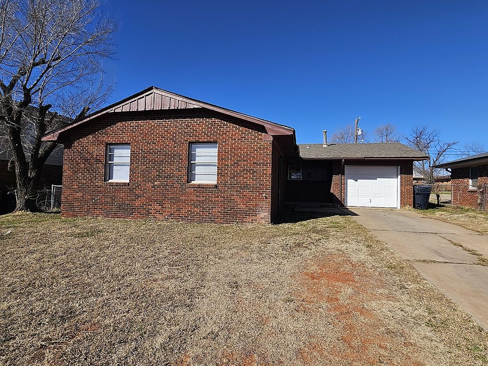 1st image of 729 NE Katherine Pl
