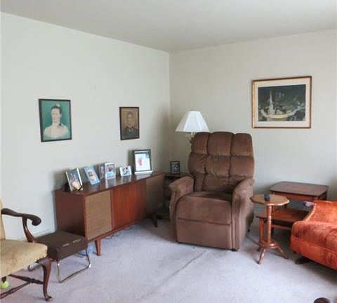 4th image of 8104 Belleview Ave