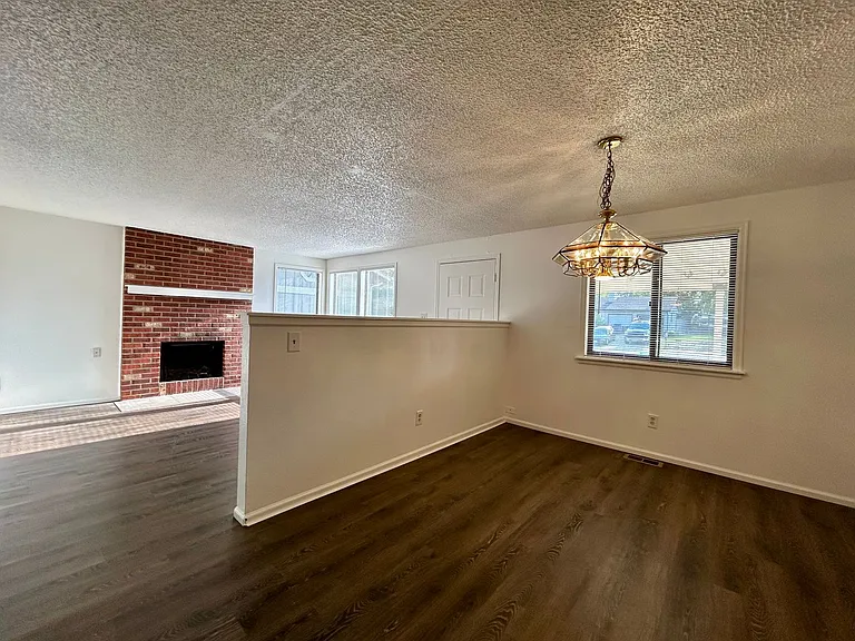 1732 Cambridge Dr — Photo 8