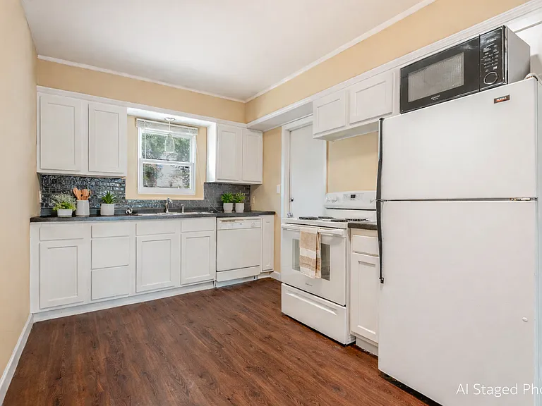 405 N 10th St. — Photo 2