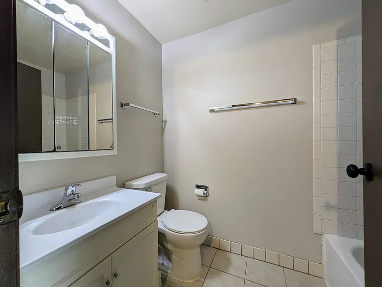 14019 Kilpatrick Ave #3N — Photo 5