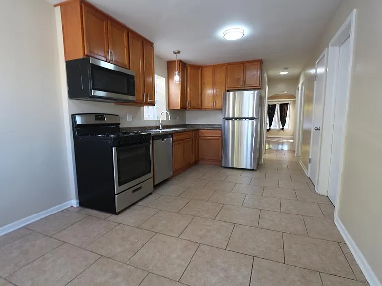 8553 S Oglesby Ave — Photo 8