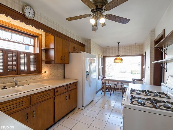 5th image of 5064 W Berwyn Ave