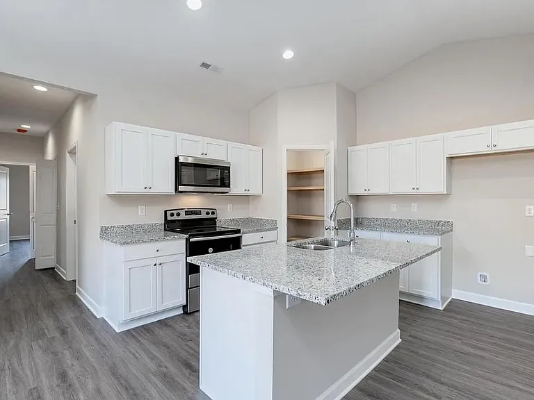 2346 E Cheyenne Ct — Photo 29