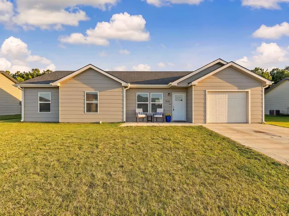 1200 Nautical Dr, Salina, KS 67401