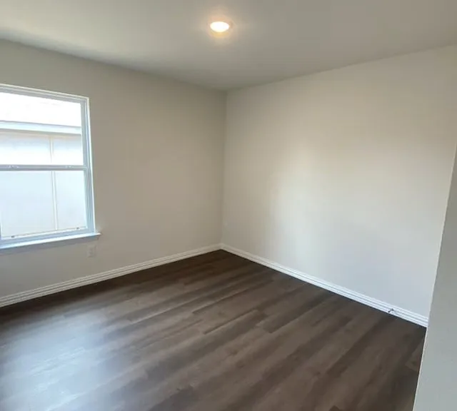 413 E Hull St — Photo 37