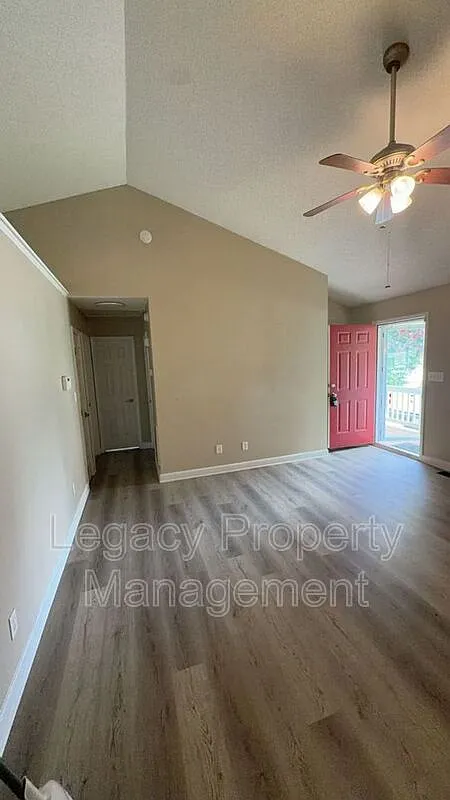 3 bed, 2.0 bath, 1164 sqft, $1,875 — Photo 2