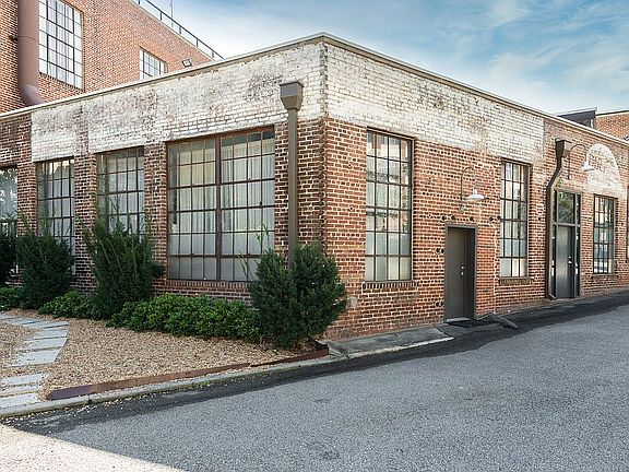 2nd image of 650 Glen Iris Dr NE APT 8