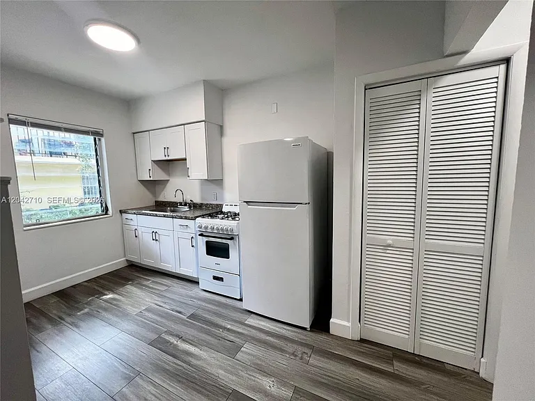 962 NW 6th St #1 — Photo 7