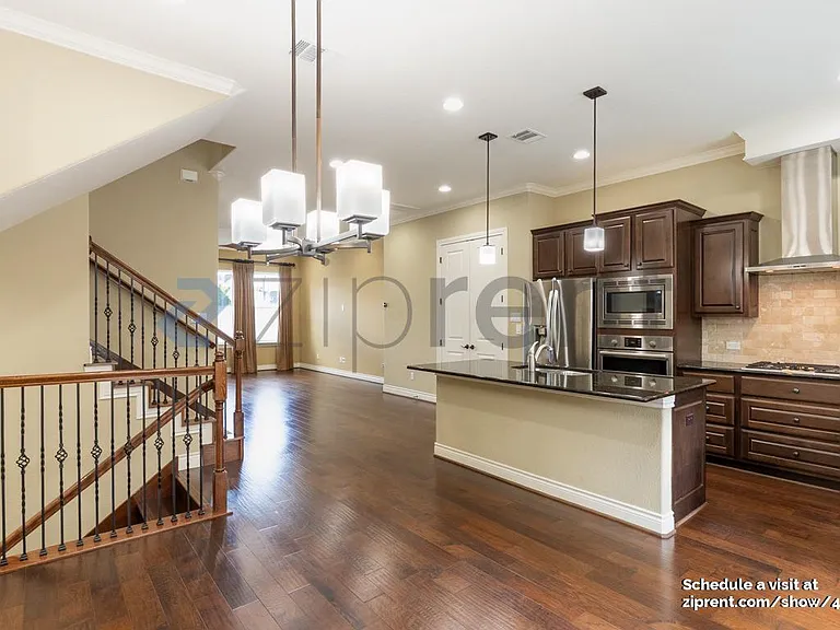 1025 Highknoll Ln — Photo 5