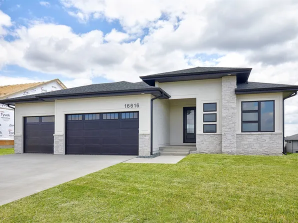 16616 Deerview Dr, Urbandale, IA 50323