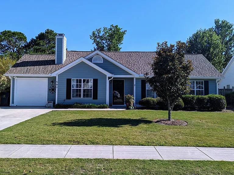 305 Hixon Pl — Photo 1