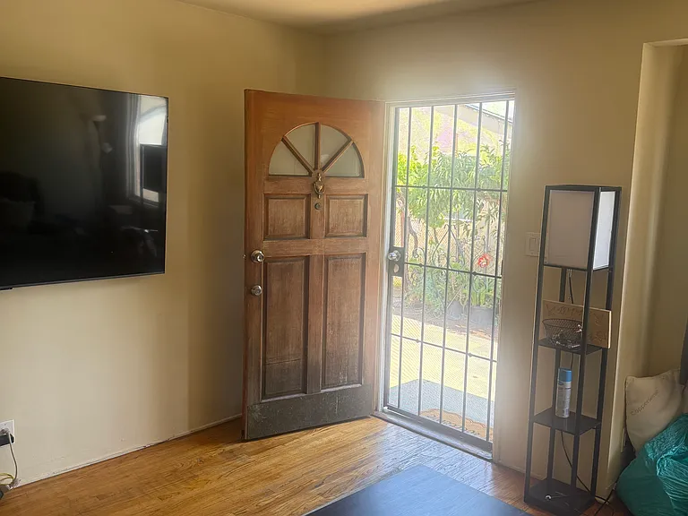 229 N Buena Vista St #C — Photo 12