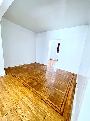 Rented by Safdie Realty Group | media 4