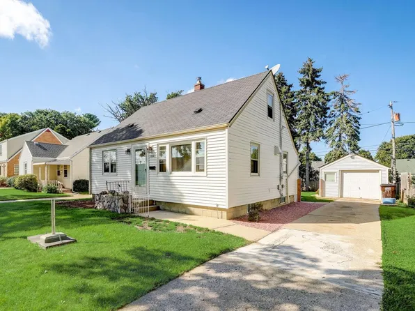 1904 East Tesch AVENUE, Saint Francis, WI 53235