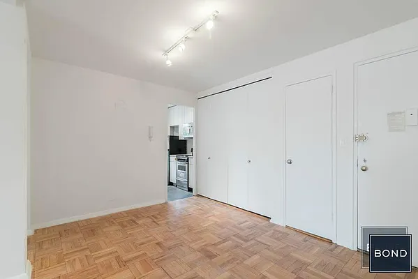 Rented by Bond New York | media 9