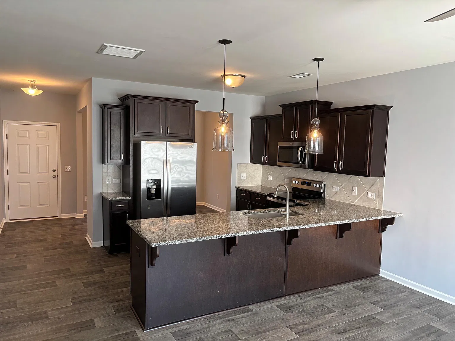 3 bed, 2.5 bath, 1690 sqft, $2,195 — Photo 2