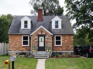 431 W Oak St, Baraboo, WI 53913