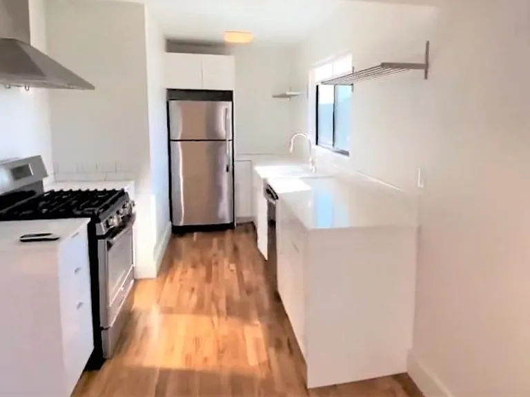 1920 Clinton St #7 — Photo 5