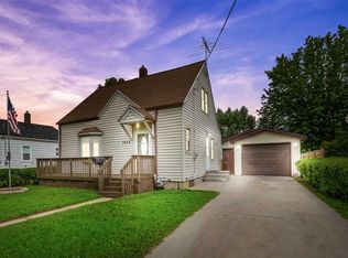 1529 Smith St, Green Bay, WI 54302