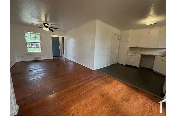Building Photo - 5312 S Youngs Pl