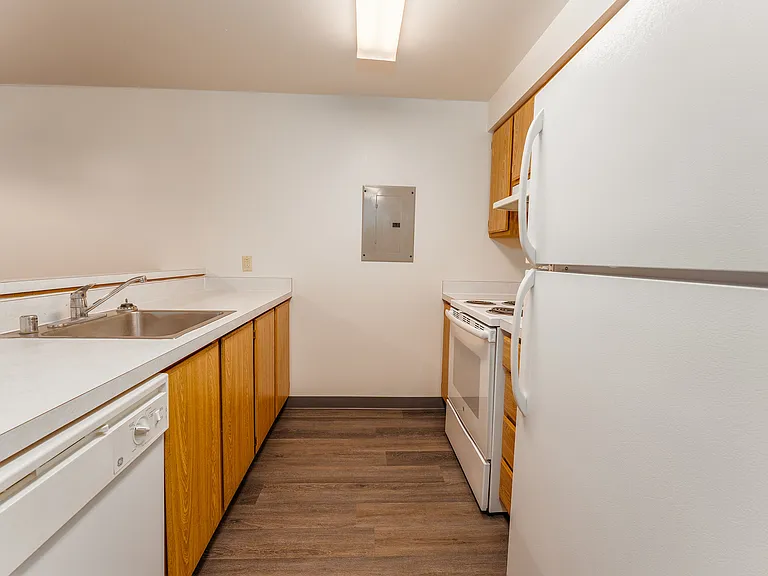 Dishwasher, Fridge & Freezer, Oven/Range