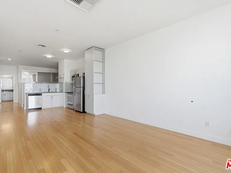 3810 Wilshire Blvd #1609 — Photo 7