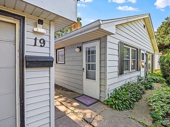 3rd image of 19 Tilton Park Dr