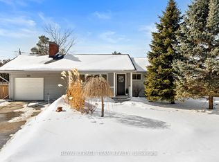 5286 Hillcrest Dr, Ottawa, ON K4M 1E9