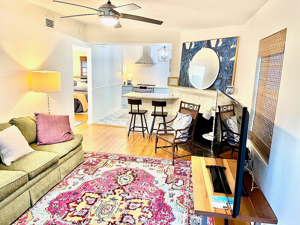 Family room/eat in kitchen. Hardwood flooring with pottery barn appointments.