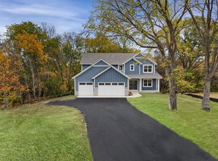 547 Red Pine Ln, Eagan, MN 55123