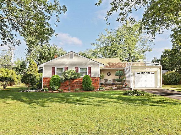 5th image of 102 Suburban Dr