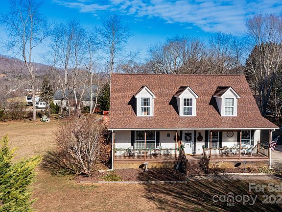 3rd image of 22 Ivy Garden Dr