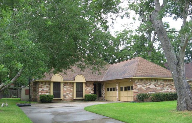 1st image of 207 Persimmon Ln