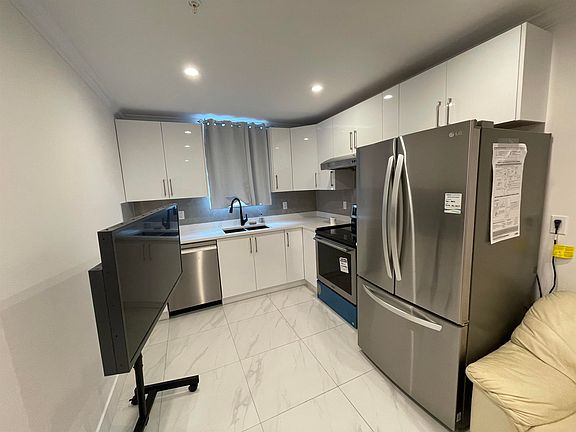 2nd image of 276 W 48th Ave