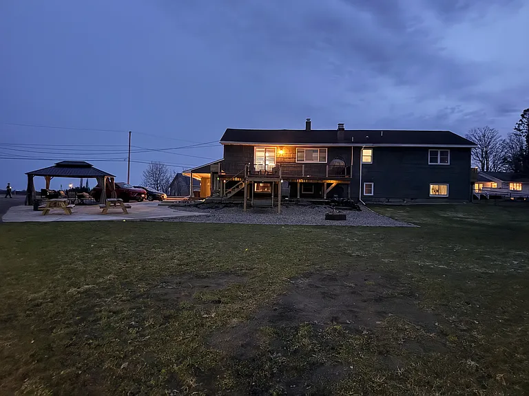 212 Spencer Rd — Photo 3