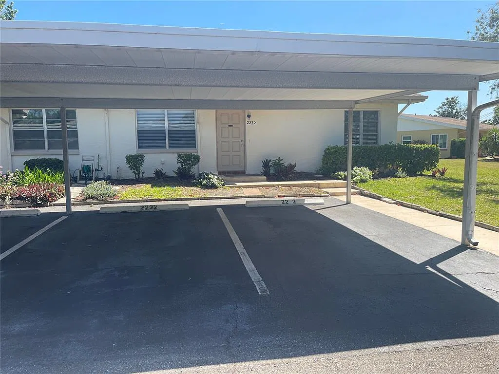 2 bed, 2.0 bath, 984 sqft, $1,875 — Photo 2