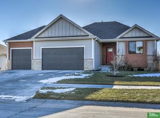 18311 Patrick Ave, Elkhorn, NE 68022
