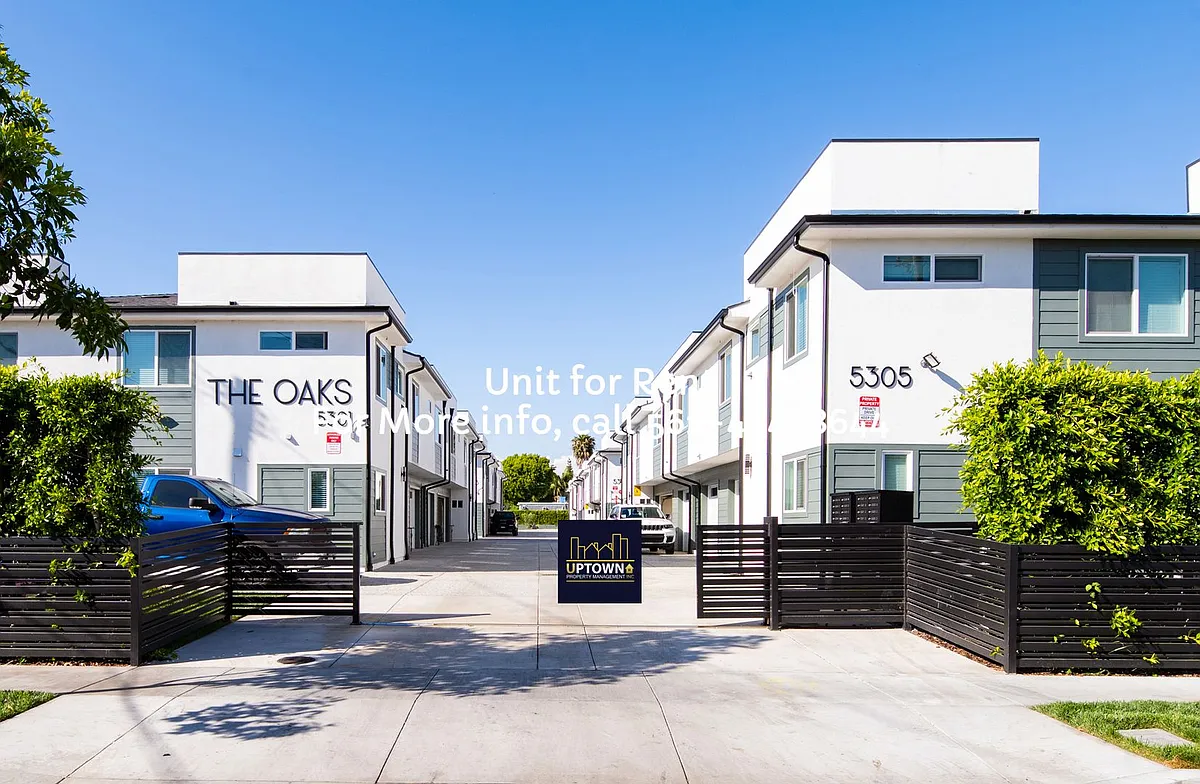Building Photo - 5305 Live Oak St #D