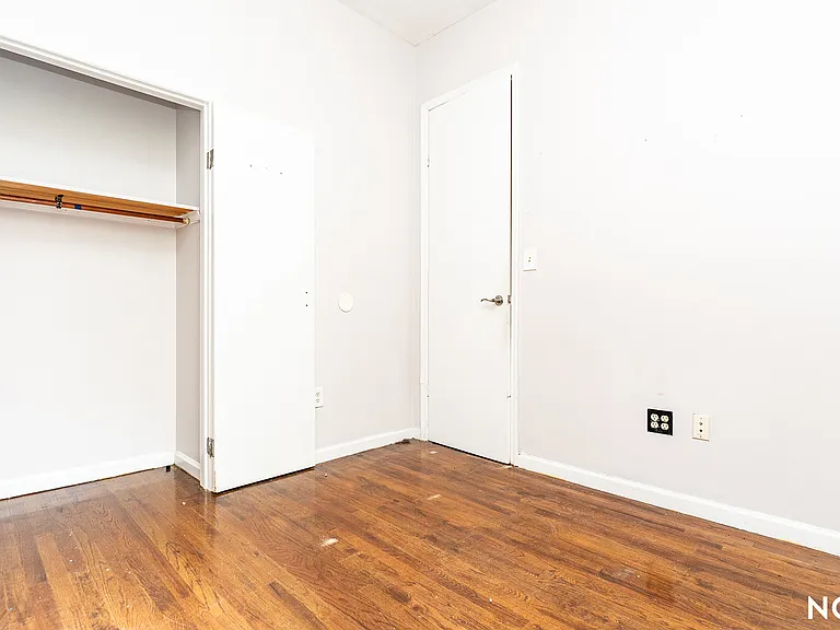516 Bainbridge St #1R — Photo 12