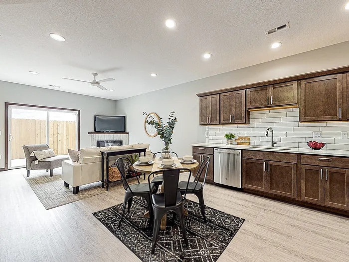 3 bed, 2.5 bath, 1423 sqft, $1,750 — Photo 3