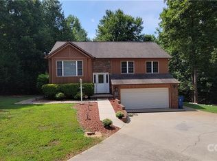 2051 16th Avenue Pl SW, Hickory, NC 28602