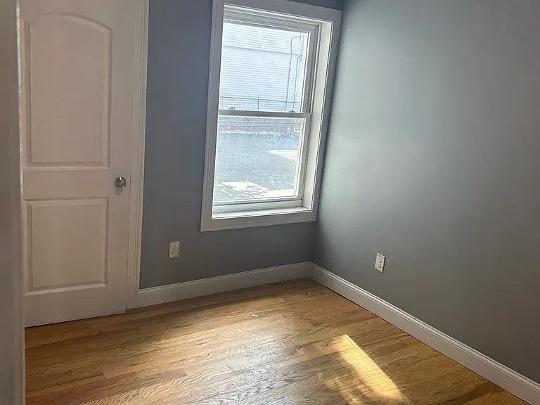 484 Avon Ave #1 — Photo 5